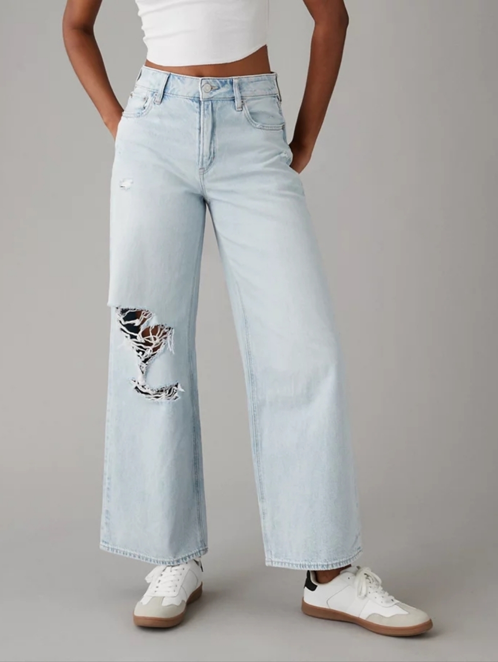 AE Strigid Super High-Waisted Baggy Wide-Leg Jean - 10 Short